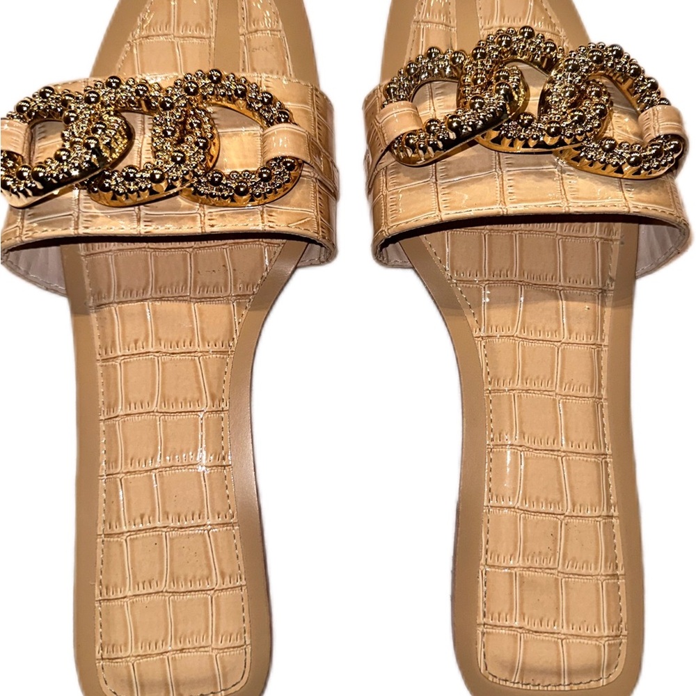 Stylish Beige Croc-Embossed Sandals with Gold Chain